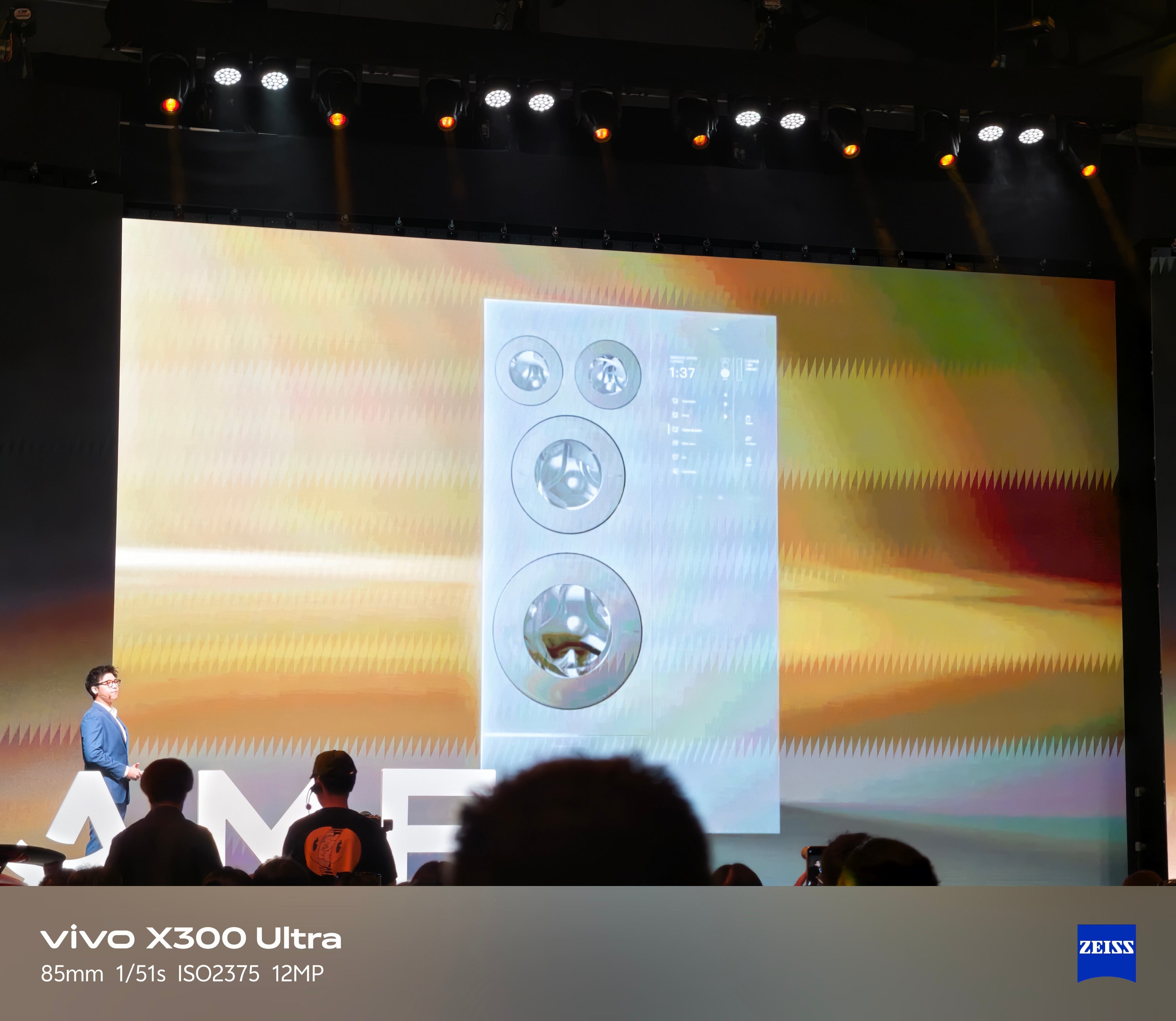 我滴妈，超级缝合怪洗衣机它是将洗烘一体机与扫地机器人进行空间与功能深度集成的产品