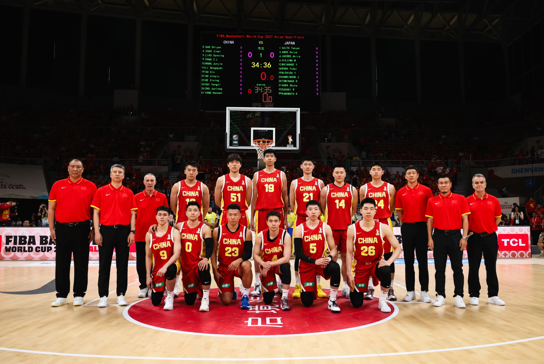 篮球比赛无非就是选对的人，选对的策略，执行好。如果双方差距本就不大，一场比赛就更