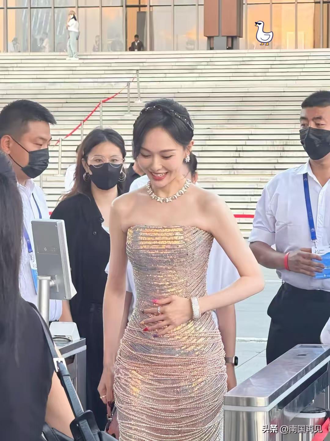 罗晋也意识到了
自己老婆唐嫣哪里都好， 
可是就有一点不好，
估计这辈子是改不了