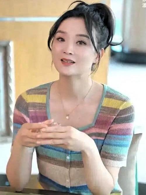 《还珠》晴儿豪门梦碎，丈夫失踪7年，王艳竟靠19岁儿子重生
当年红透半边天的“晴