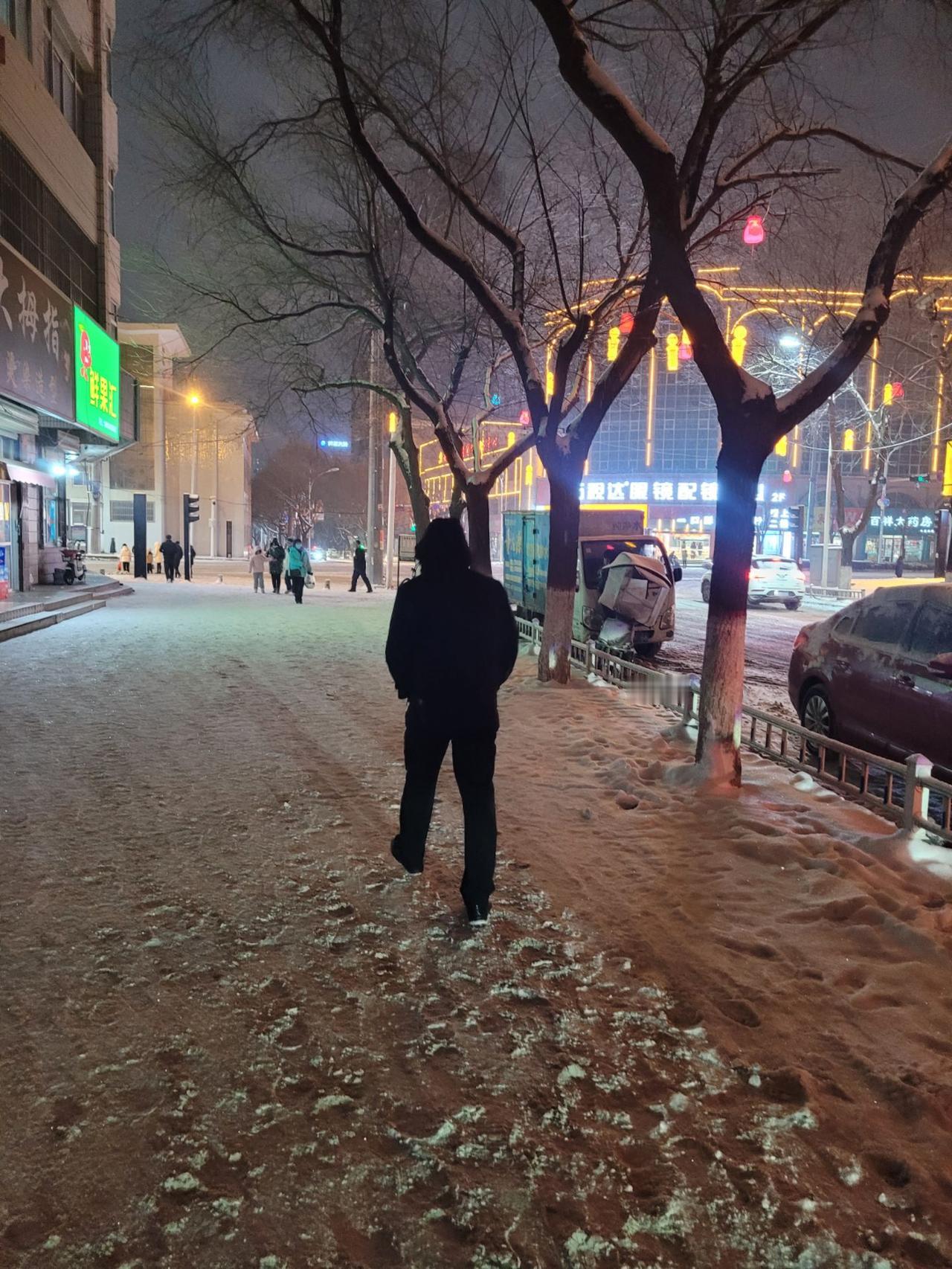 婆婆去世的那天，我仔细回放了监控，心里一阵冰凉，婆婆倒下去的那一刻，公公居然没有