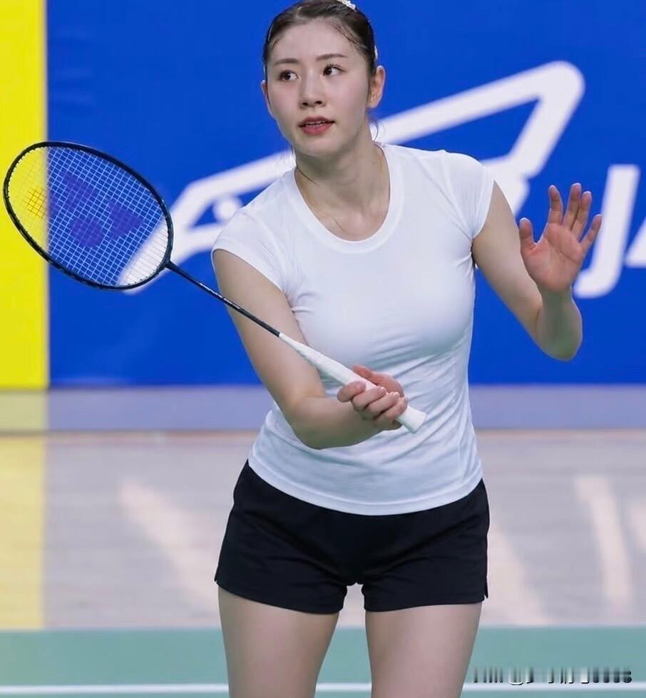 这是真正美的一个美女，天生丽质，脸上没有医美痕迹，也没有任何的高科技狠活，看起来