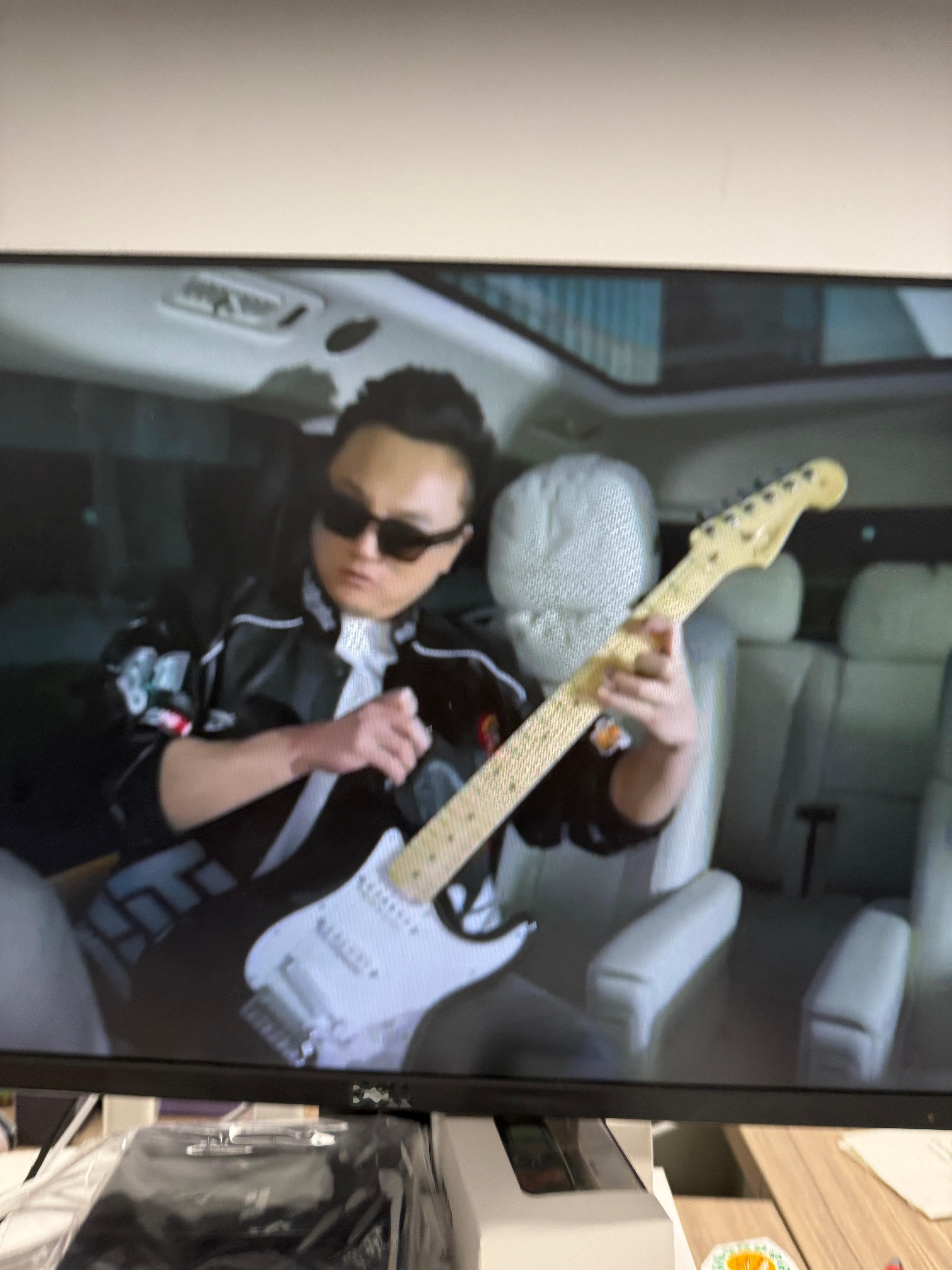 这几天戴的眼镜该不是你的片酬吧理想汽车理想AI眼镜Livis