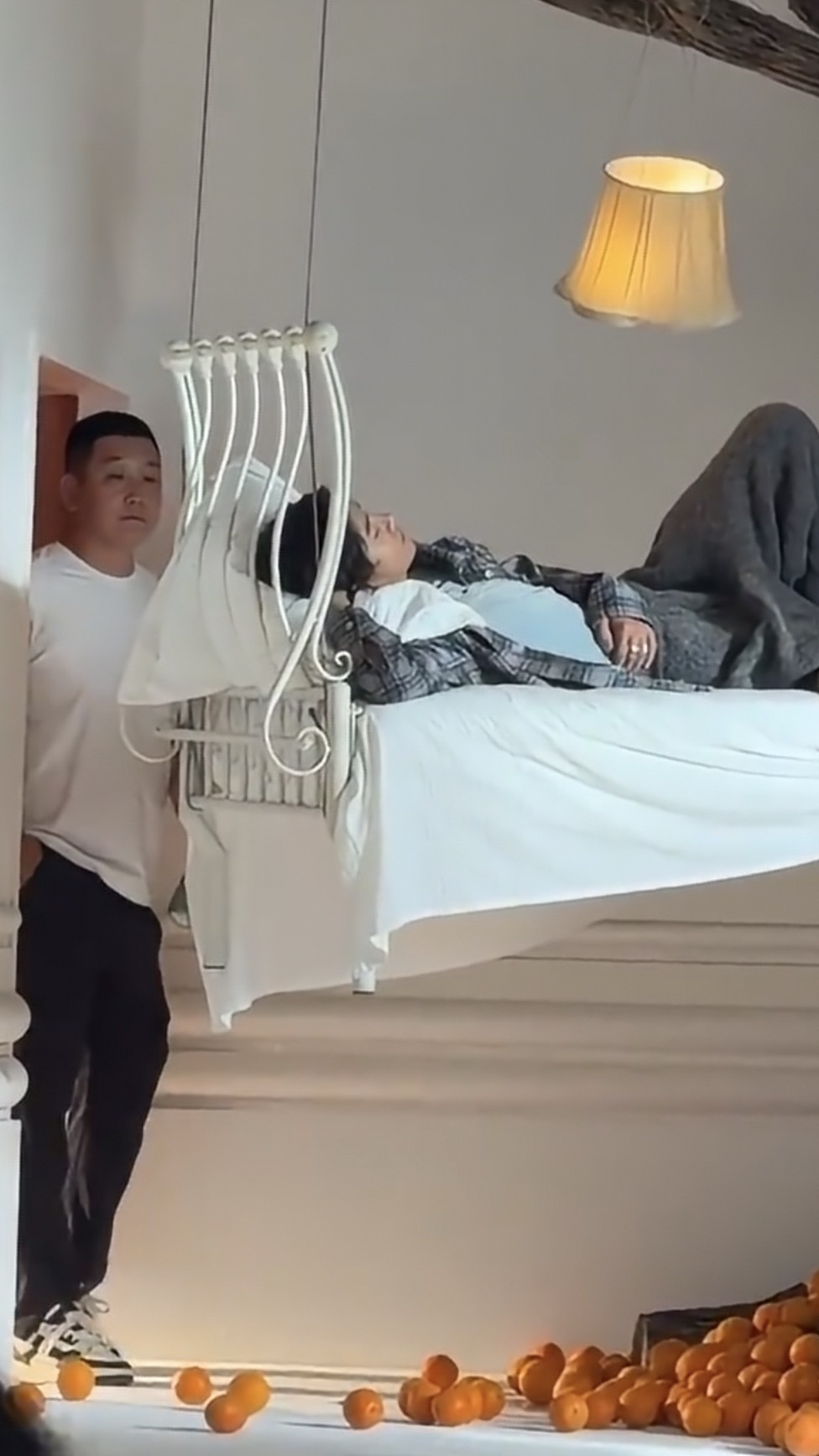 谁懂乐乐突然出现在镜头盯着博儿hhhhhhhhhh 