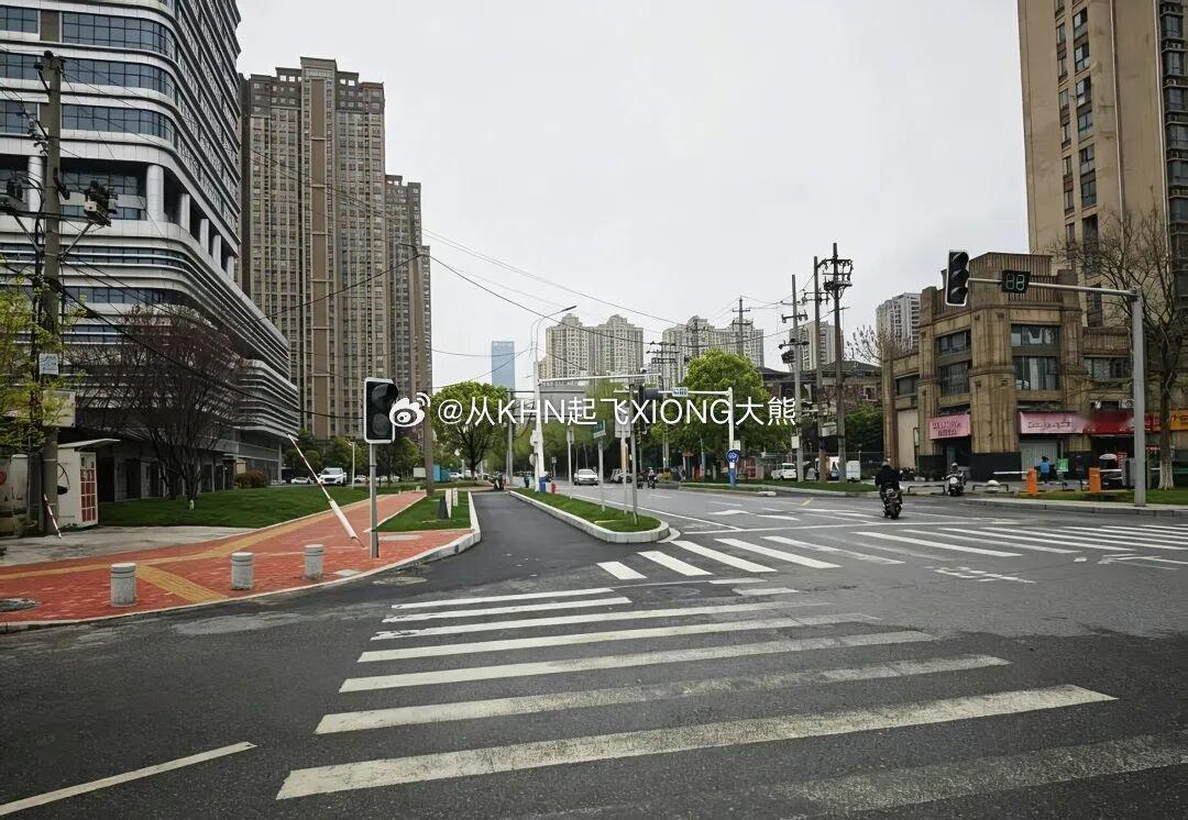 【英雄城交通•道路 | 太好了！高新区这个路口焕新升级，群众出行更顺畅安全】南昌