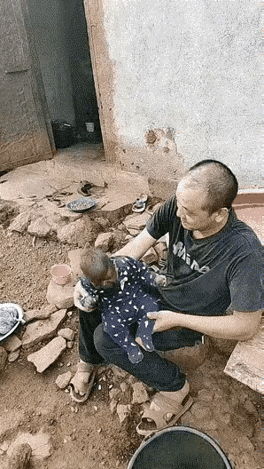 人挪活树挪死，人生能有几次博，他赌对了，至少有媳妇有儿子了，这辈子到人间一趟不容