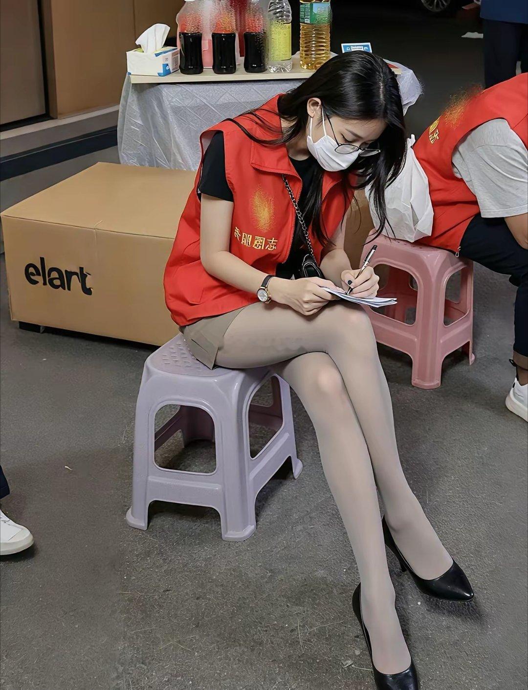 果然人美才心善 