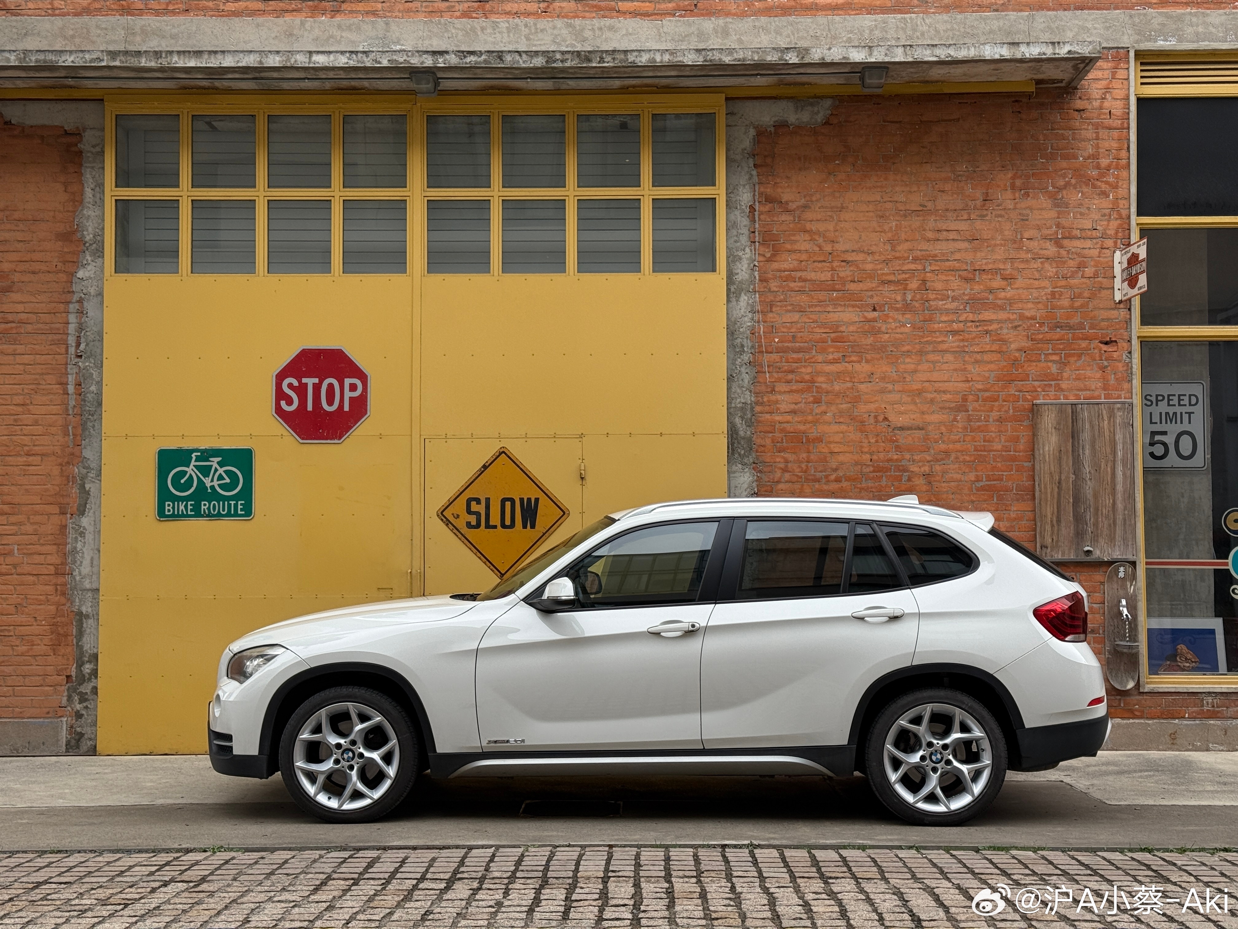 翻新了四个被蹭花的轮圈，换了后备箱撑杆、下摆臂胶套、后减震器防尘套…这台陪伴12