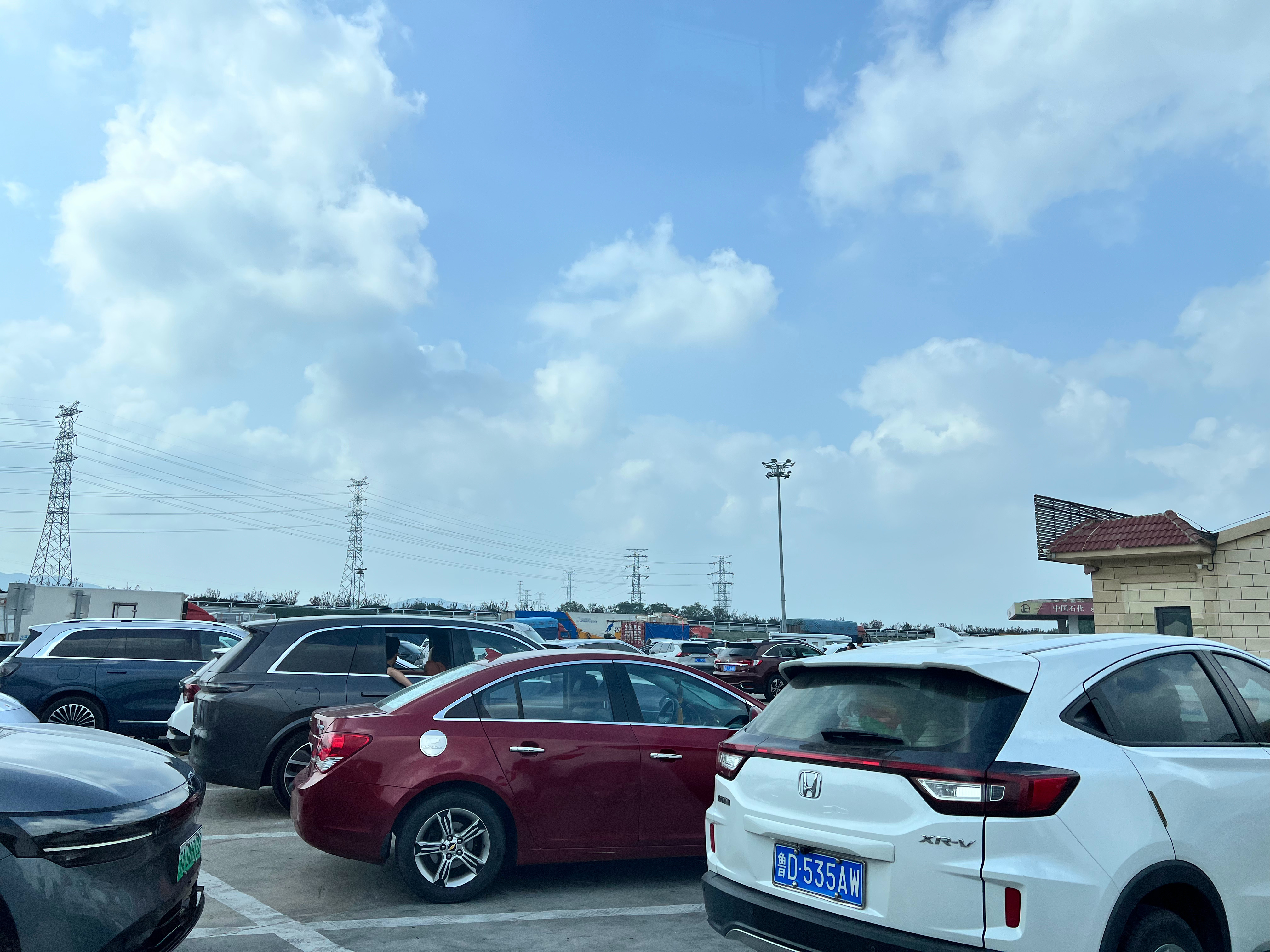 好多车[晕][晕][晕]还好去WC不用排队[航天员][航天员][航天员] ​​​