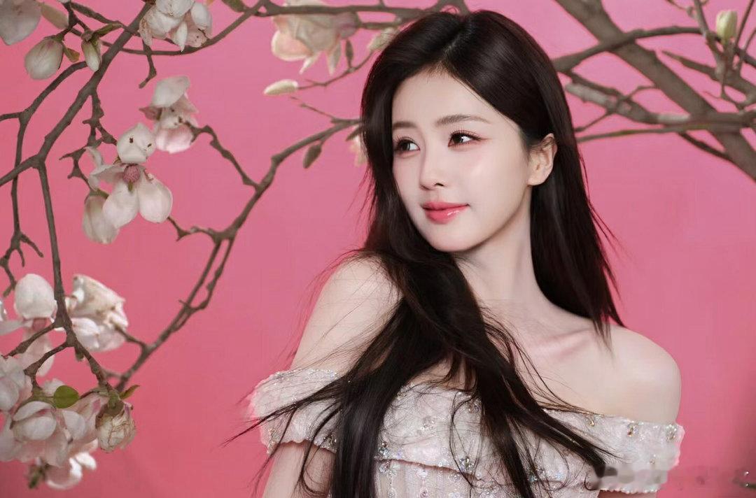白鹿用六个多来安利莫离我家白鹿带着新剧来啦！莫离你就看吧，一看一个不吱声！人美剧