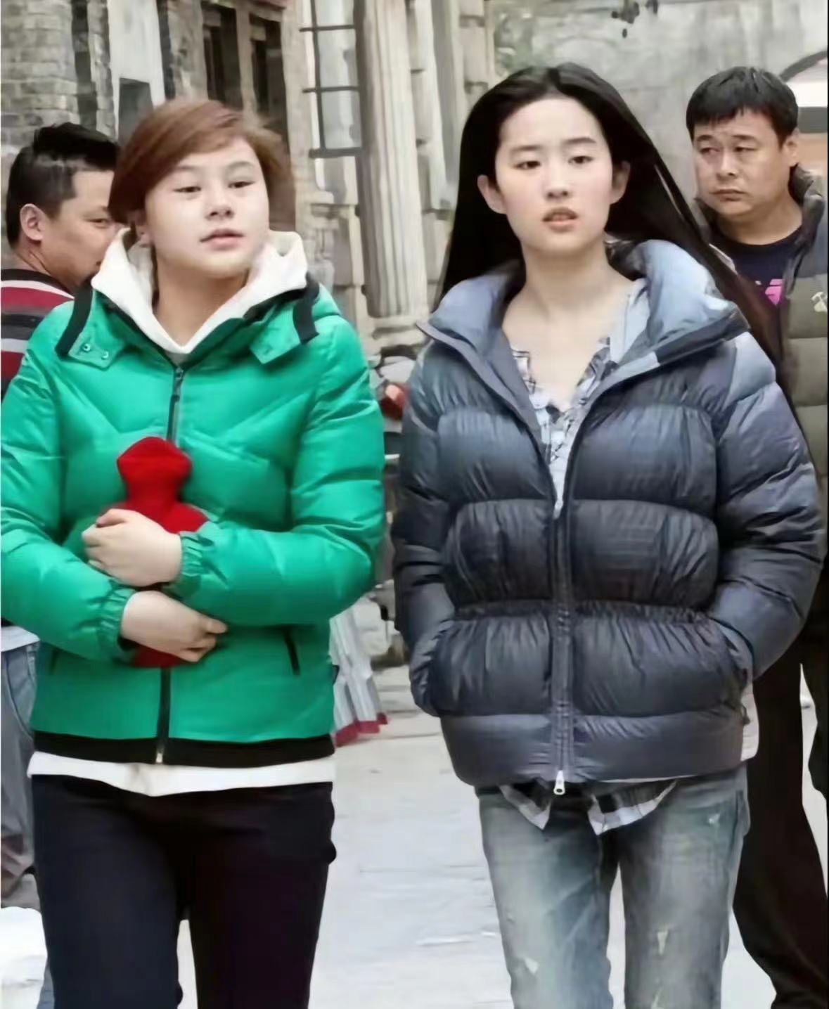 #刘亦菲穿丑棉袄##刘亦菲和丑棉袄的适配度#刘亦菲和丑棉袄的适配度，好看 ​​​