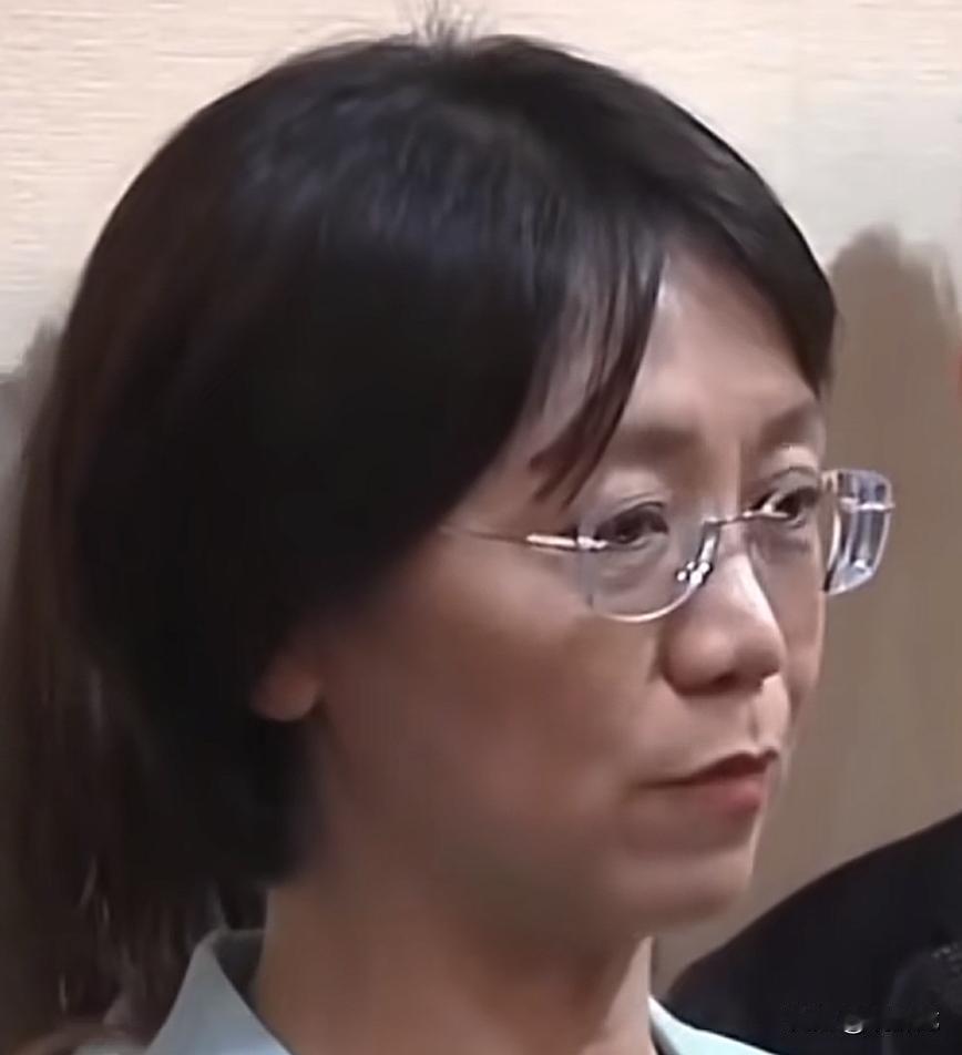 国民党立委翁晓玲：有人威胁说要开车撞死我。

岛内绿营激进分子恐吓翁晓玲，因为他