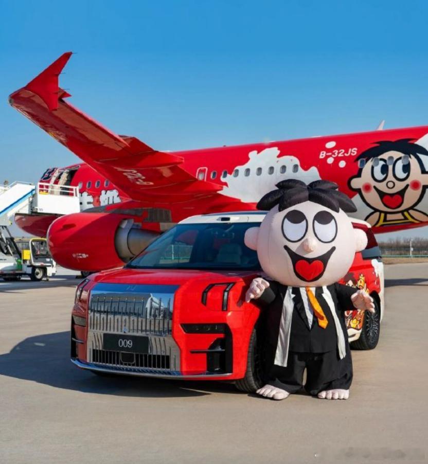 旺旺副总裁喜提“旺车”，极氪009+旺旺=马上就“旺”？最近，在天津机场有一场特