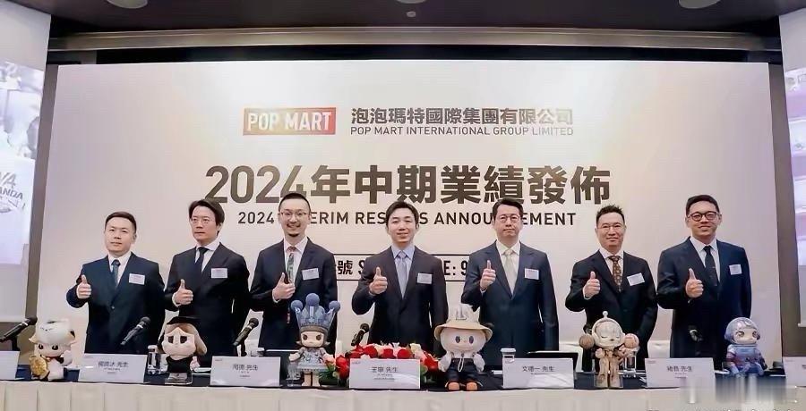 泡泡玛特管理团队班底天团，全都是85后，个个都是文人形象，颜值很高。 ​​​