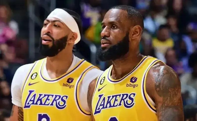 哈姆表示会考虑双塔阵容，近五年3次对战掘金，这是有经验了。
第一，湖人在19赛季