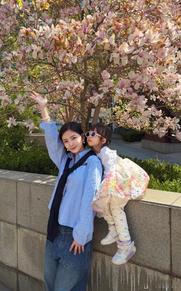 杜淳老婆王灿问女儿小蛋饺生二胎好不好，感觉全天下的大宝听到二胎话题都会有这样的反