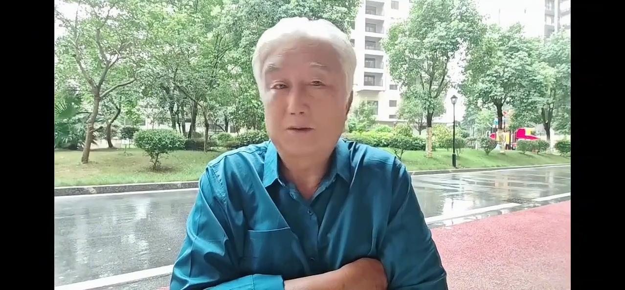 沈阳翁春秋笔法，恶意曲解“两手抓”，暗藏歪曲历史的险恶用心
 
网络博主刻意歪曲