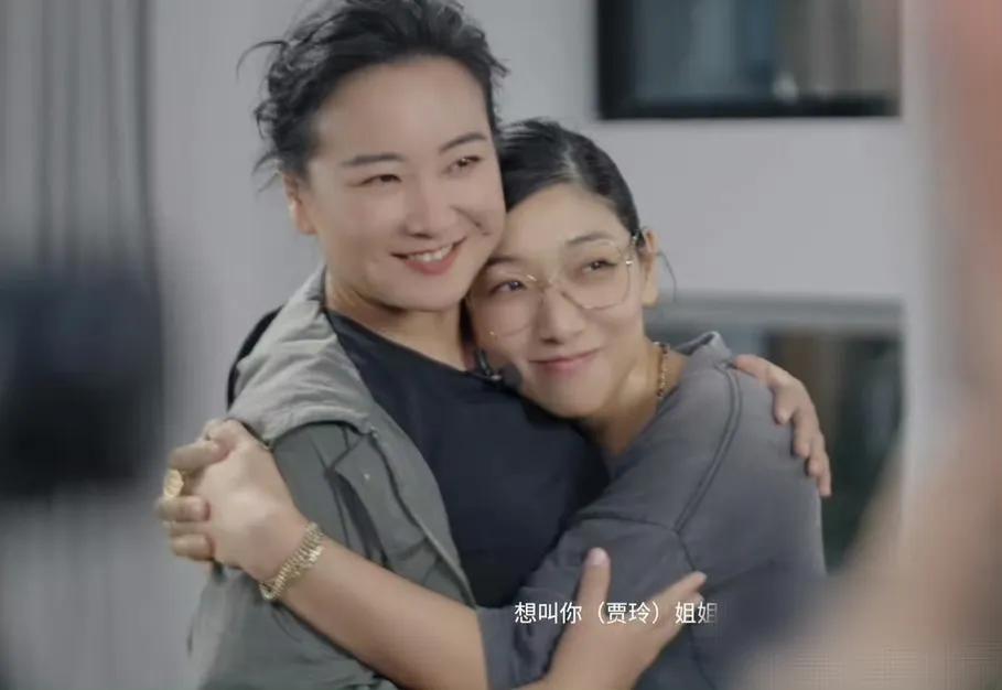 张小斐家危速归[捂脸]，奇妙友谊引关注[机智]！
贾玲和安藤樱的访谈大火，让人深