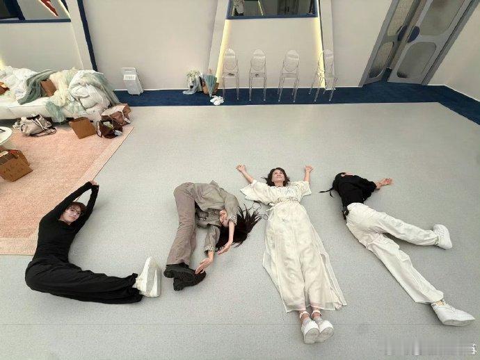 浪姐乘风2026每天都在期待节目更新，姐姐们的舞台永远充满惊喜，每一次表演都用心