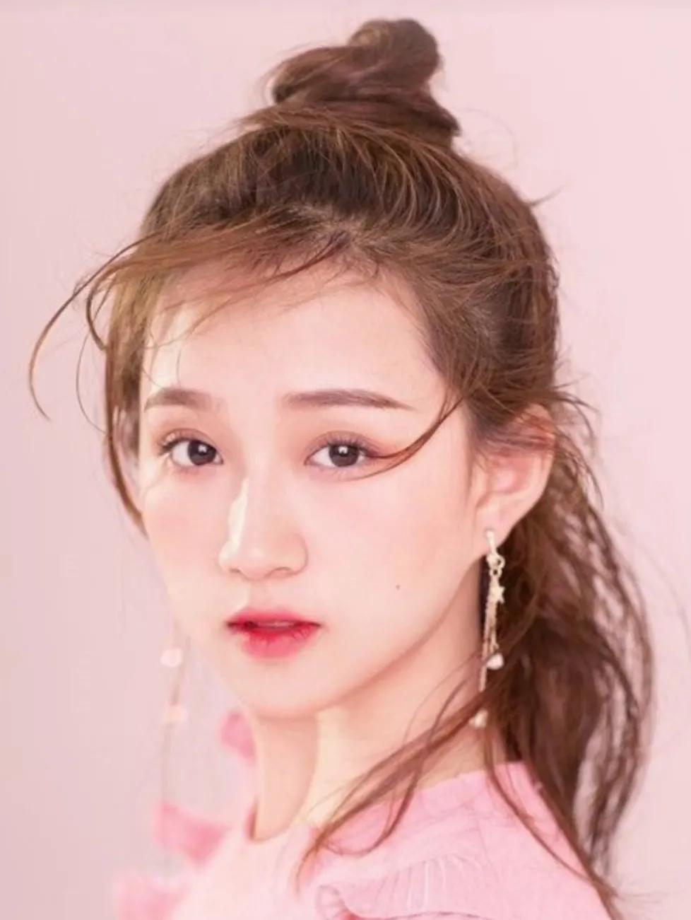  黄瑶的扮演者程金铭，1995年2月21日出生于山东济南，毕业于上海电影艺术学院