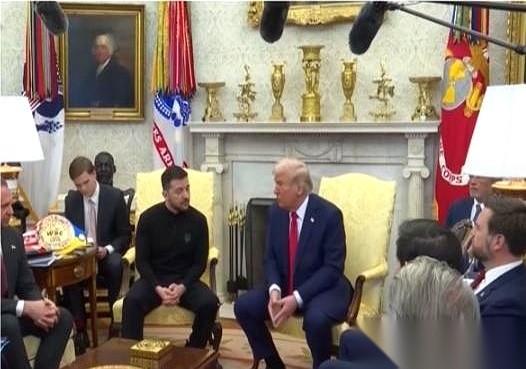 听说特朗普在车里跟人吵架，还扔东西。
就这么个暴脾气，一句话，就能决定一个国家的