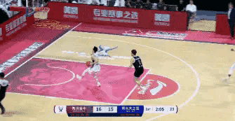 南京天之蓝大将郭昊文的身体素质真是太劲爆了！在今天进行的南京天之蓝和香港金牛的C