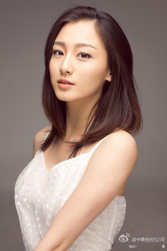 我觉得《步步惊心》《孤舟》中不仅长得漂亮，演技也不错，她为何没红？她饰演顾慧中，