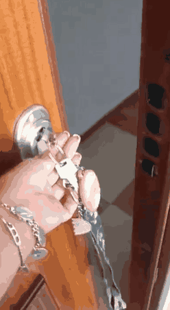 狗狗其实啥都都知道，就是忍不住
##
如果是你，该怎样惩罚狗狗？