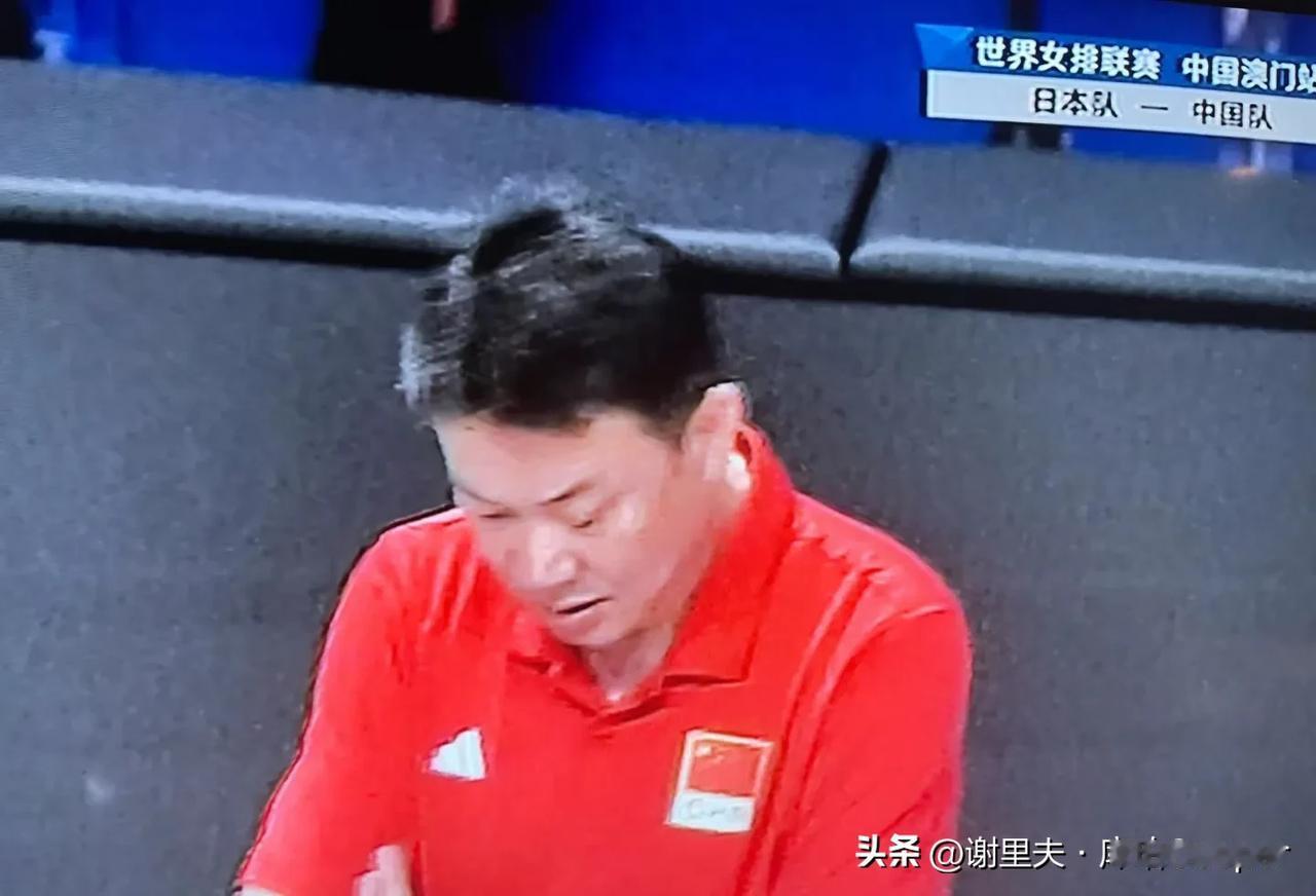蔡斌为自己的刚愎自用付出“代价”！朱婷为啥不首发，让中国女排损失8.96分，后续