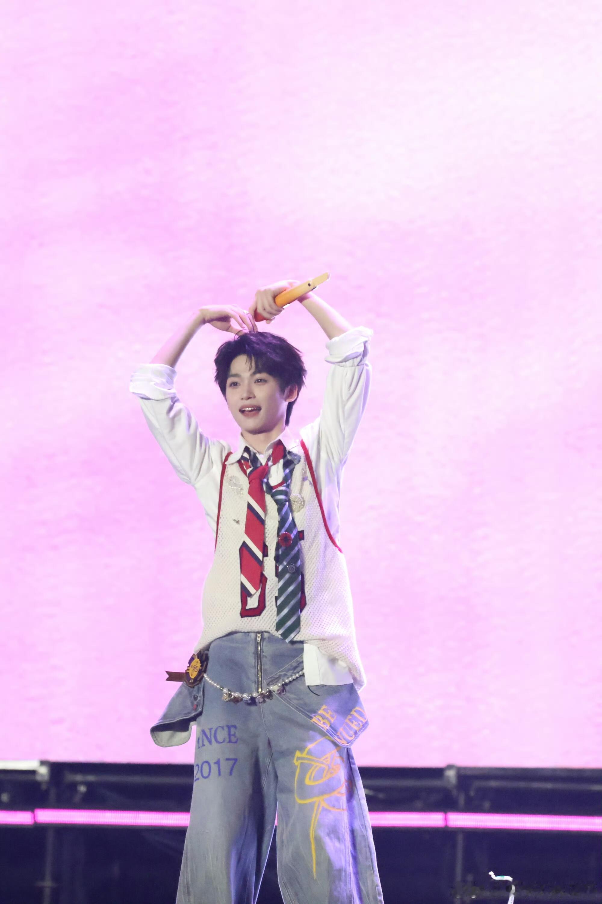 梓渝 我知道梓渝粉丝在gc默默收了一堆生图本次活动由渝圈大粉郑朋发起的:年底清库