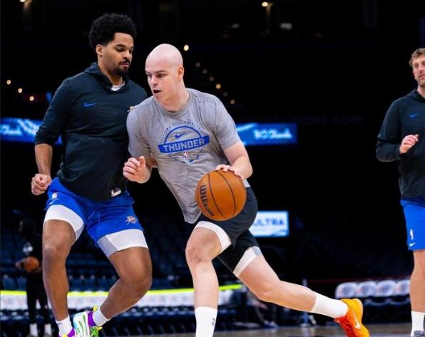 别人到NBA是打球，雷霆这哥们是看病来了！
今天，雷霆队把托皮奇下放到了发展联盟