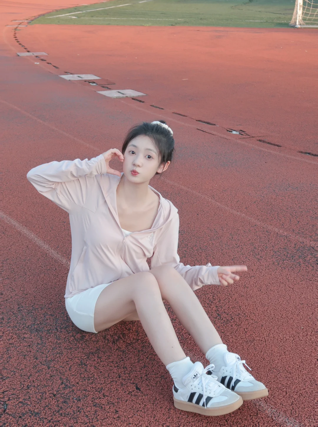 一起来操场散步吗