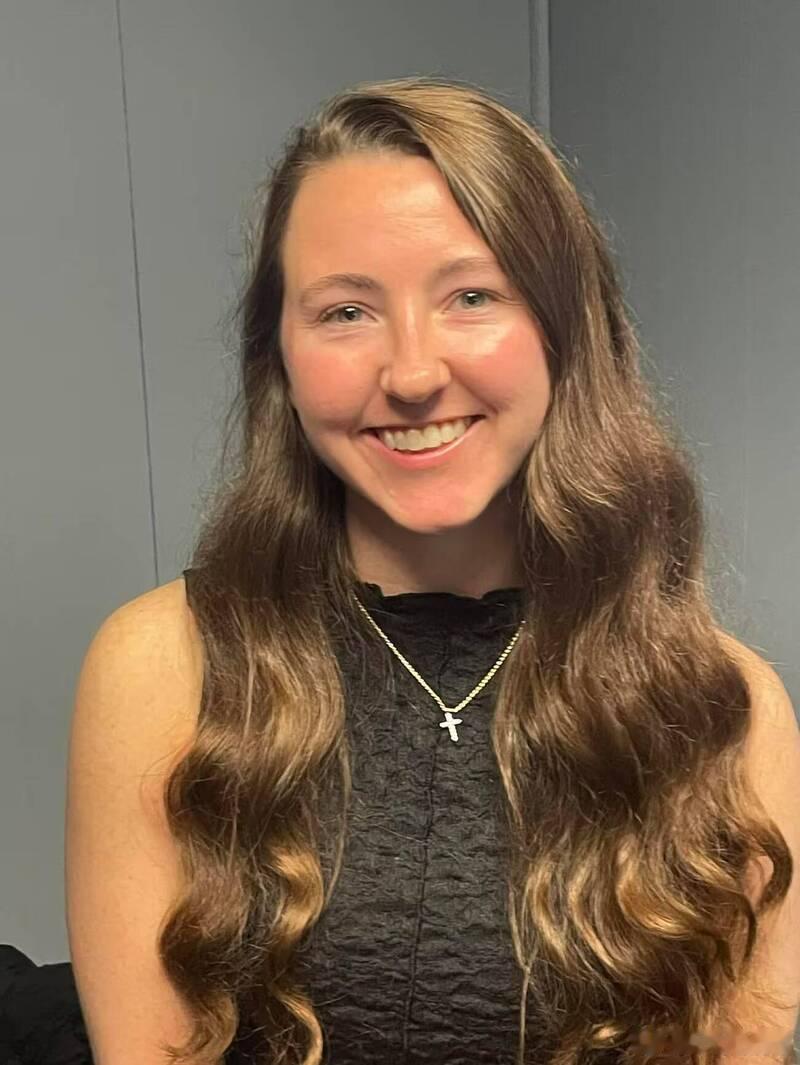 美国女教师承认与两名高中男生发生不当关系　原最高面临40年监禁，现获缓刑并罚款1