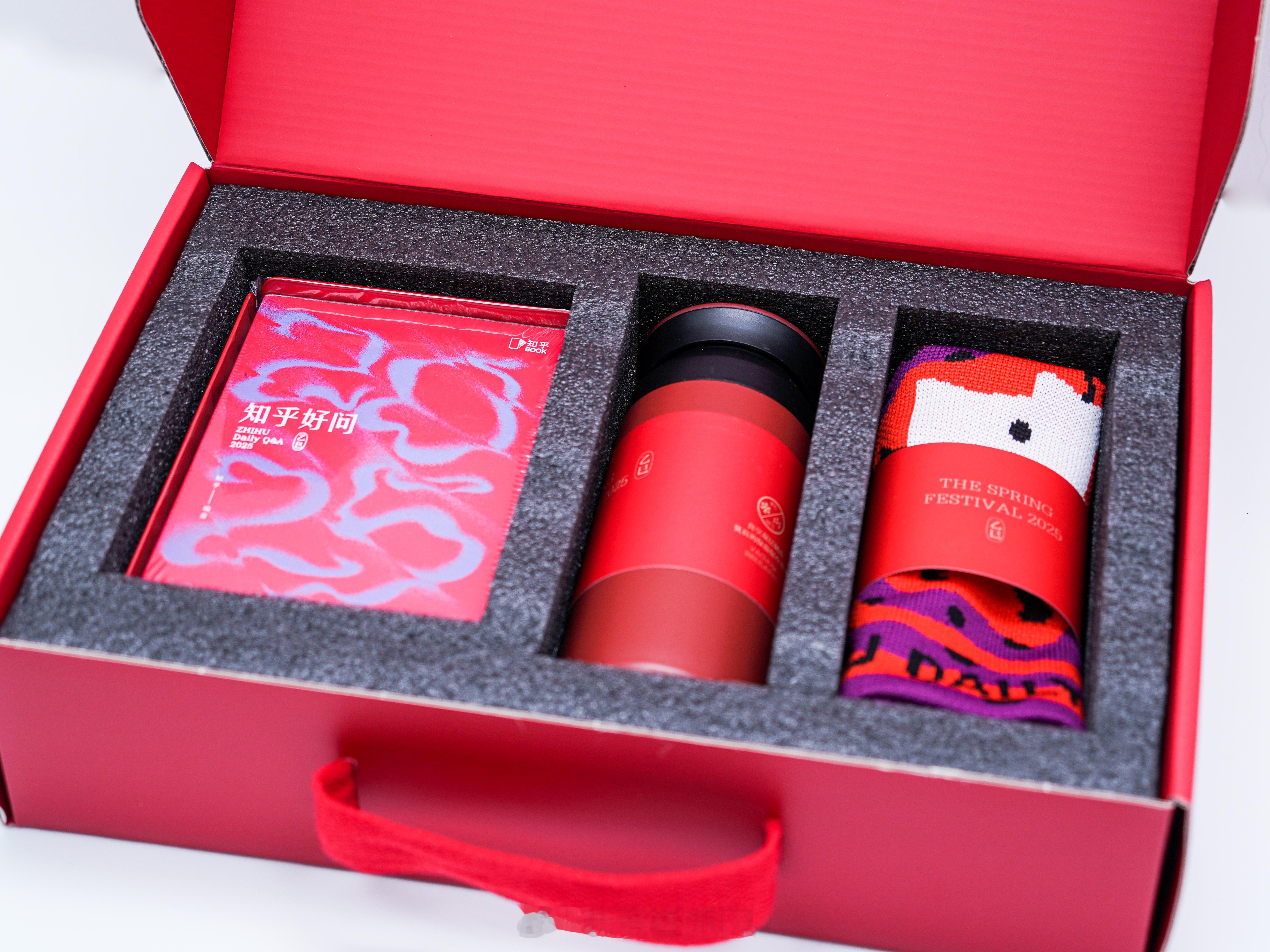 感谢 知乎 的新年礼盒2025 即将启航！愿知乎灵思泉涌，创作者意气飞扬，携手用