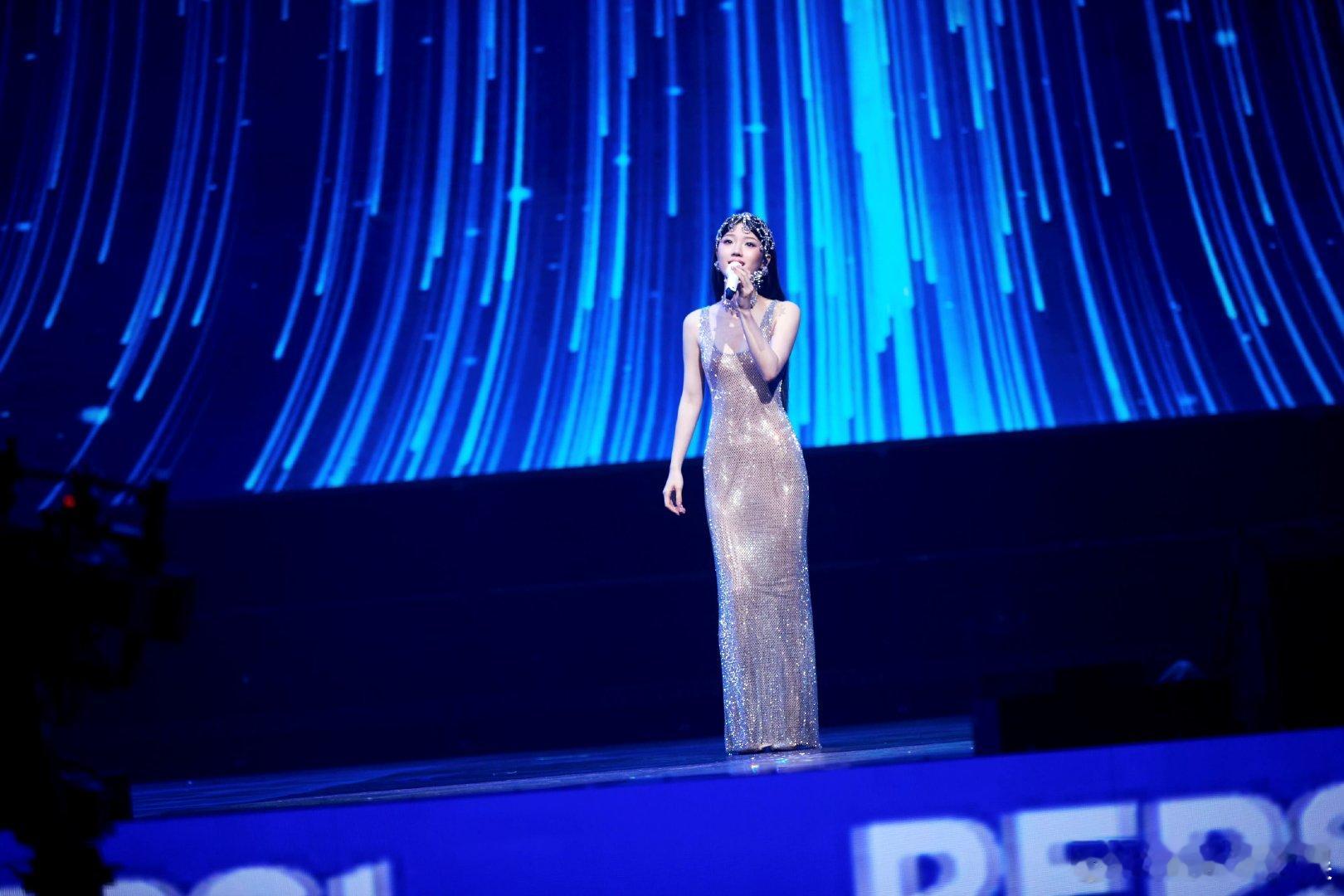 #单依纯浑身都是钻#摊牌啦，我已经喜欢单依纯很久啦，她的声音治愈感拉满，这次的造