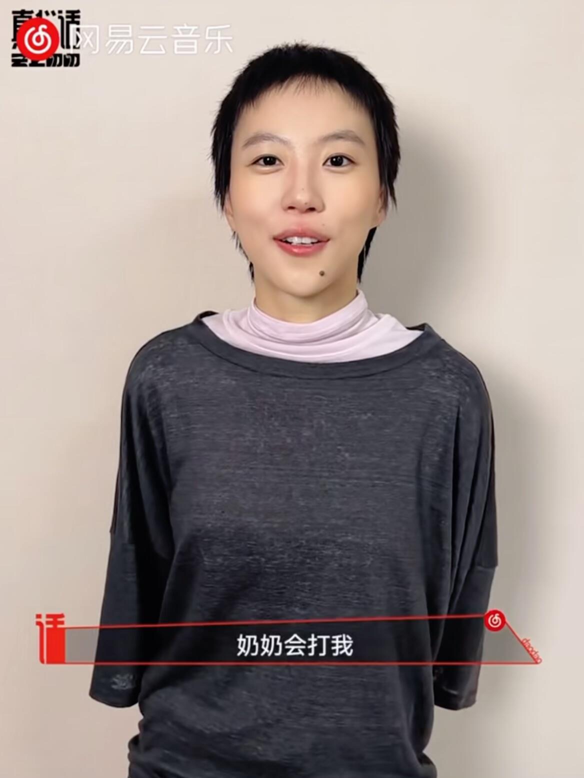 窦靖童 特老实一北京孩子 窦靖童真的特老实一北京孩子往那一站就是兵哈哈哈哈窦靖童