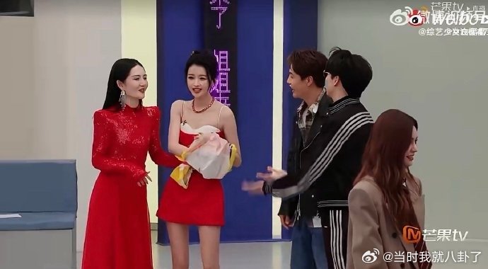 孙怡马天宇初见面镜头被切 好友见面就是有趣，马天宇给孙怡准备“横幅” 孙怡在线吐