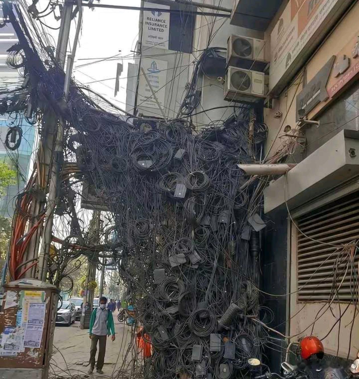 全世界最惨的电工就是印度电工吧，这谁来了也解不开