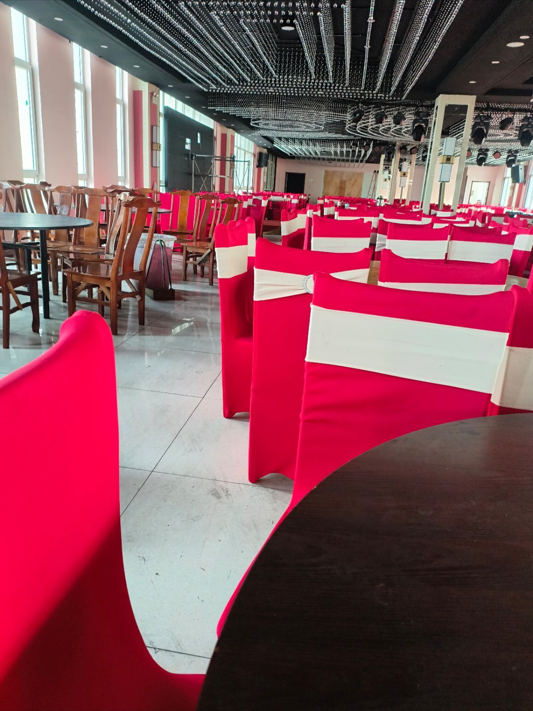 一个上午的成果，套座套，休息一下，稍后开始拖地吧！ 