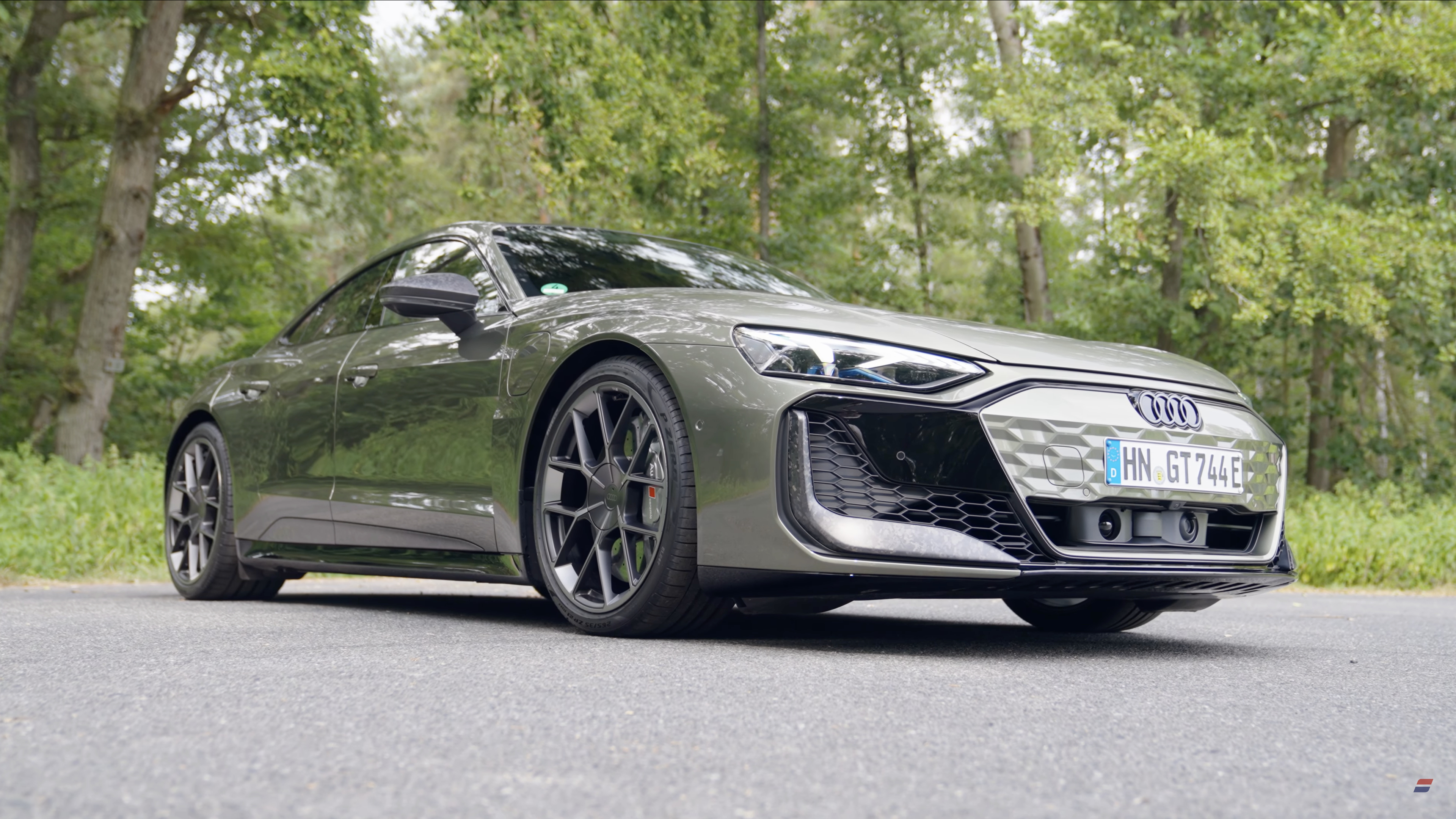 奥迪在RS e-tron GT用了大量的迷彩纹碳 （AutoTrader） ​​