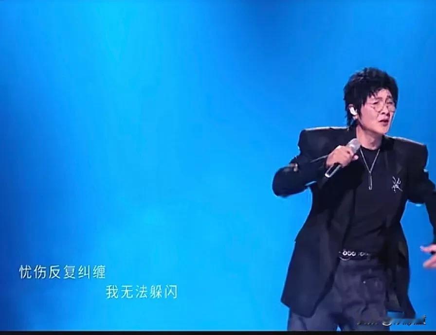 年龄大了，变瘦都是一件辛酸事！
孙楠在《披荆斩棘》初舞台拿到826票，仅次于小沈