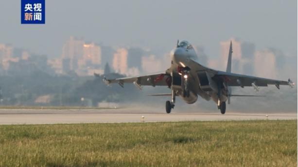 舰机多向抵近台岛2025 年 12 月 29 日，国防部发布消息：中国人民解放军