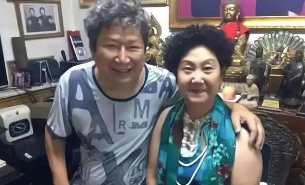 1990年，79岁的美国老太癌症发作，临终前，她将自己名下70亿美元的巨额遗产全