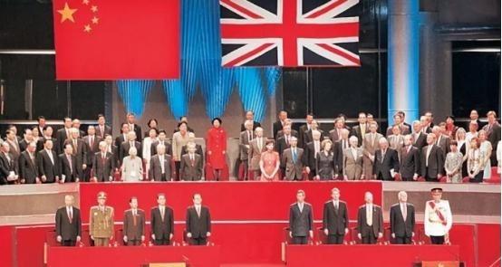 咱们很多人都认为香港之所以能回归，是因为租期到了，但其实根本不是那么回事。如果英