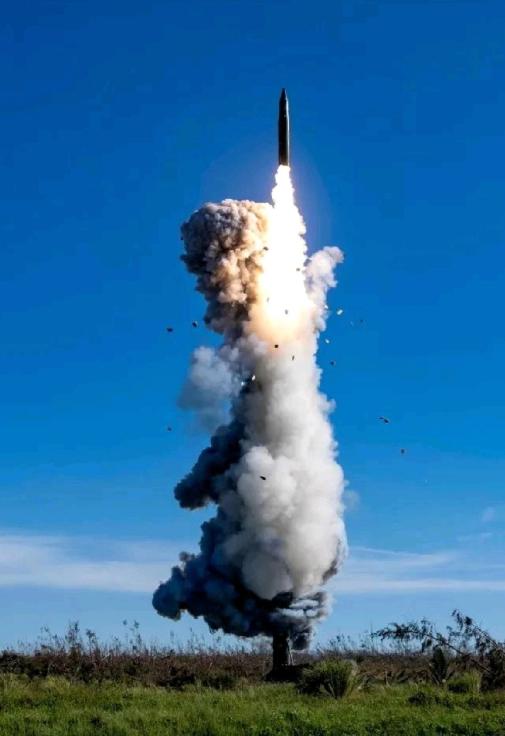 日本核武野心逼近红线，不少人都在问：日本都开始修改"无核三原则"了，手里还攥着能