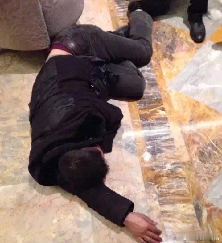 他不会知道，那晚，一个路人把他从阎王爷手里抢了回来！谈谈遇见醉酒者，我们该如何照