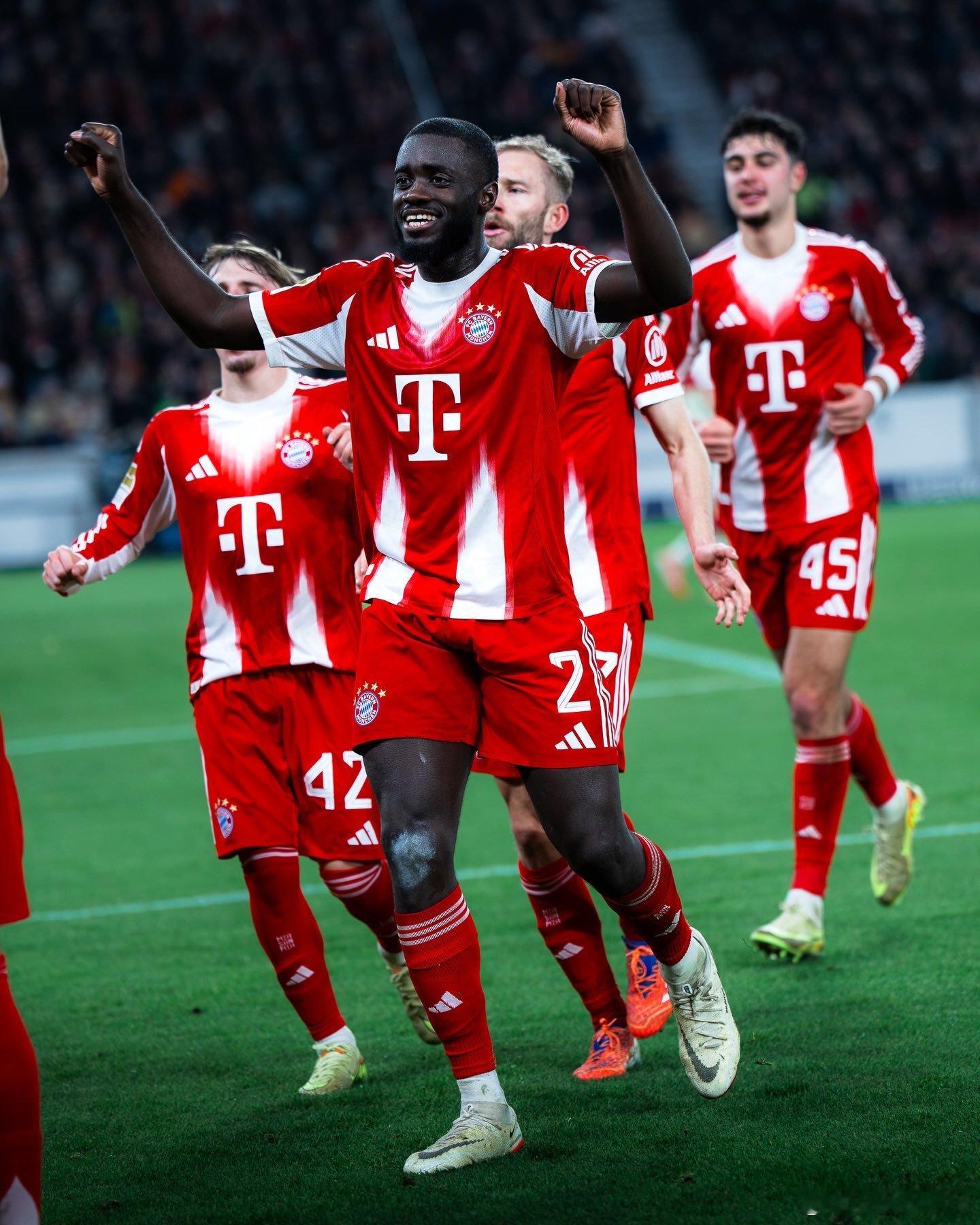 達約特·烏帕梅卡諾與拜仁慕尼黑的合約談判取得了一些進展，但巴黎聖日耳曼和皇家馬德