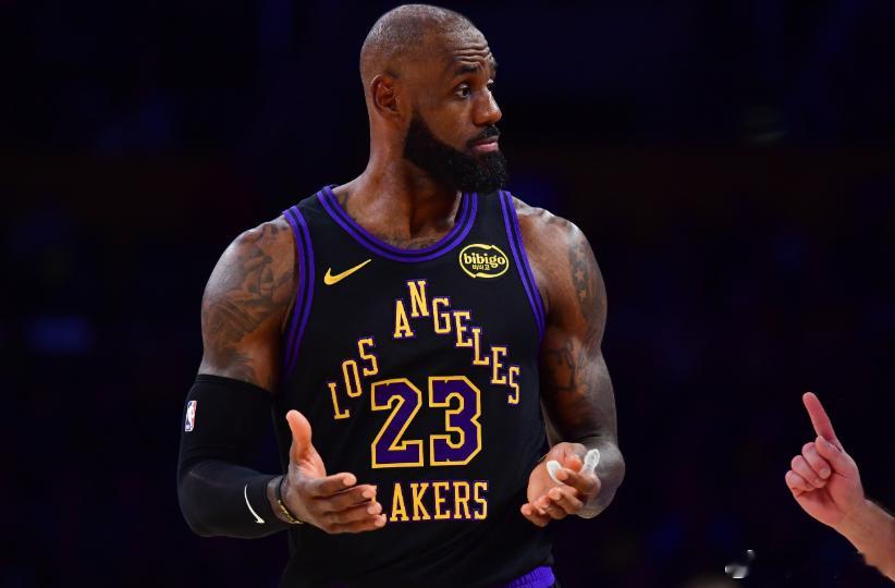 NBA常规赛，湖人主场120-114逆转灰熊取得2连胜。赛后，湖人名宿詹姆斯·沃