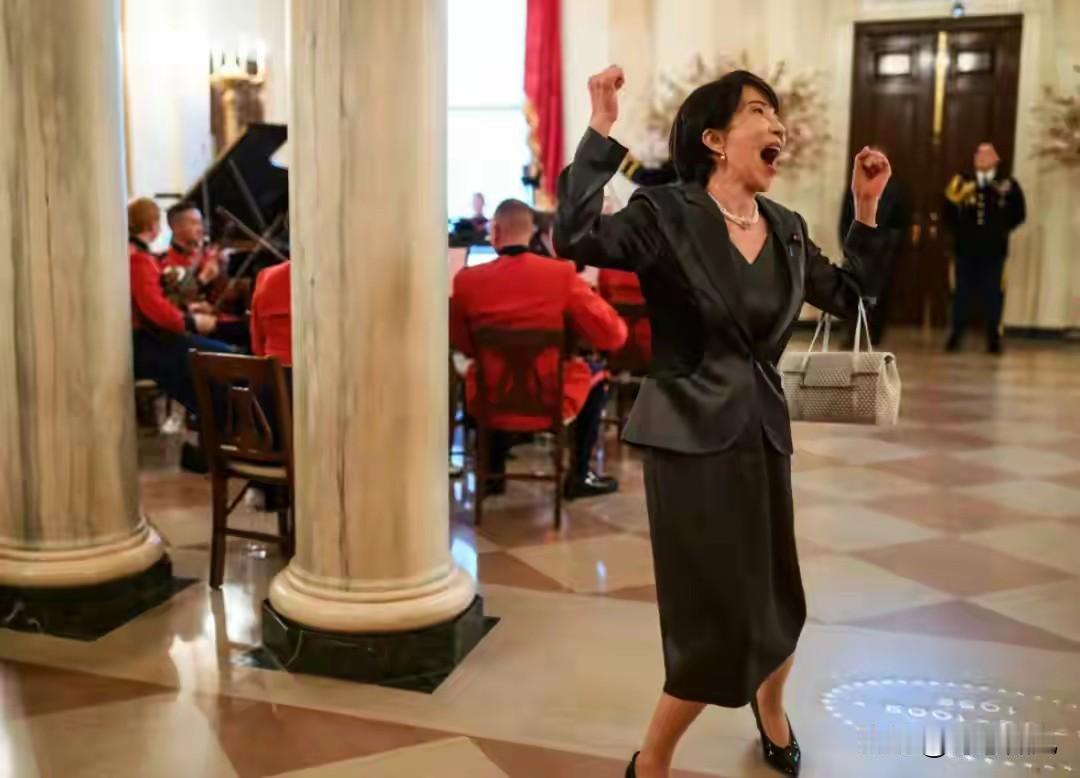 双标到底！高市早苗的政治偏见，藏在两次暴力事件的态度里
 
高市早苗大型双标，特