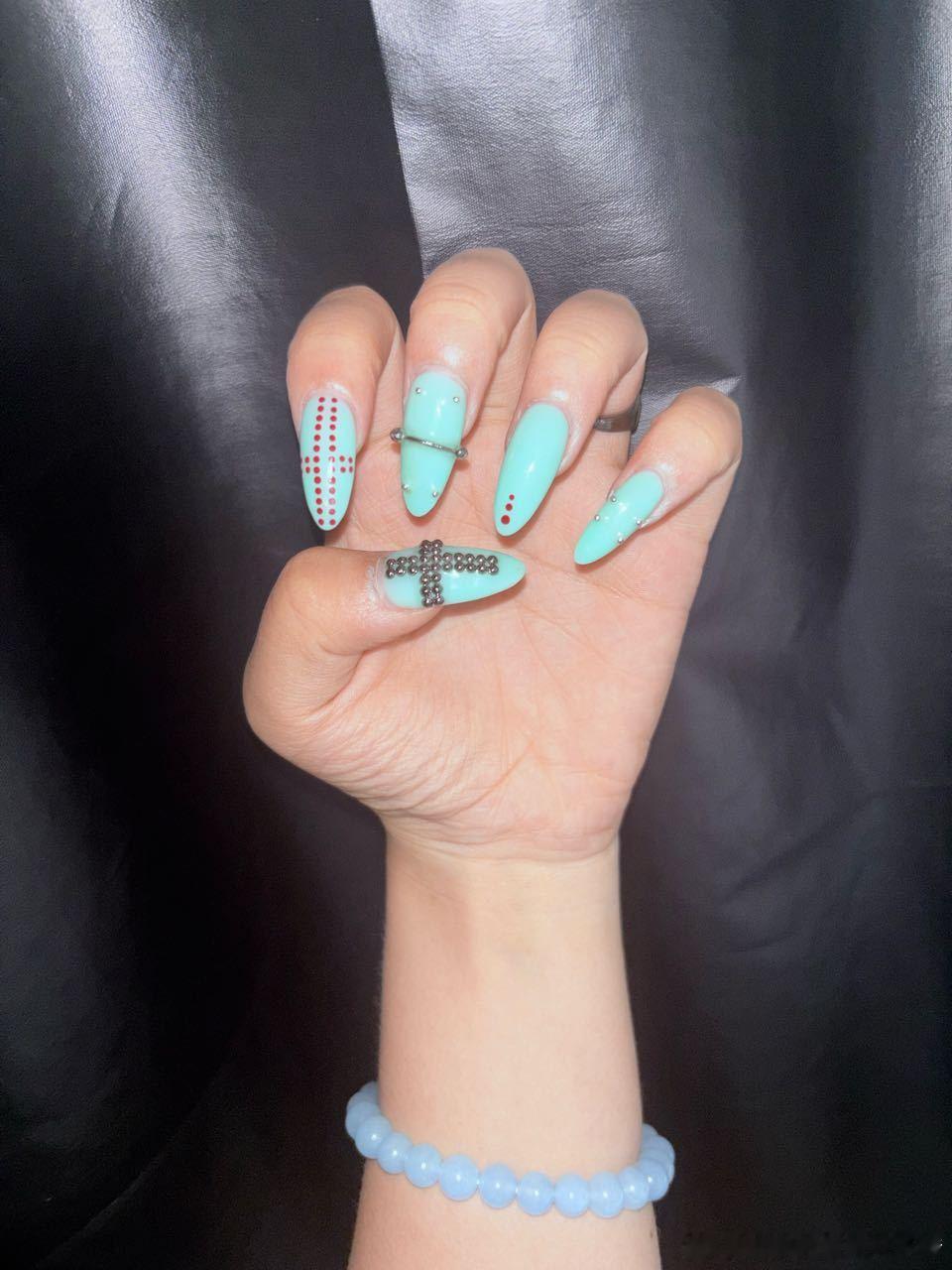 💅🏻34169【薄荷绿你崛起吧】这种有点显黑的美甲真的很好看…薄荷绿好伟大…